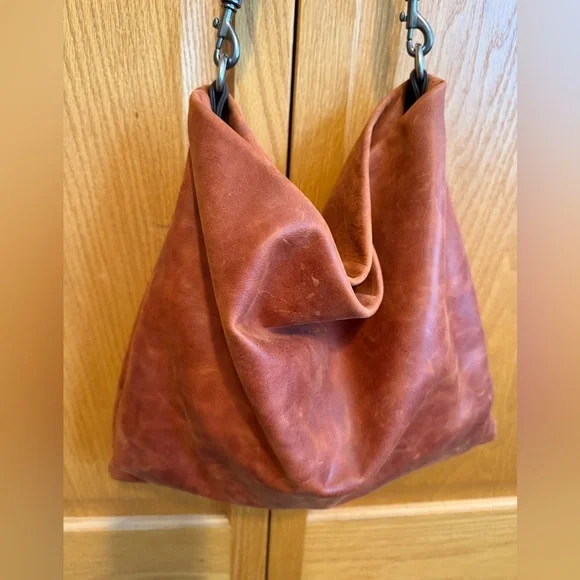 Rough & Tumble Medium Fireclay and Distressed Espresso Olivia - Picture 2 of 5